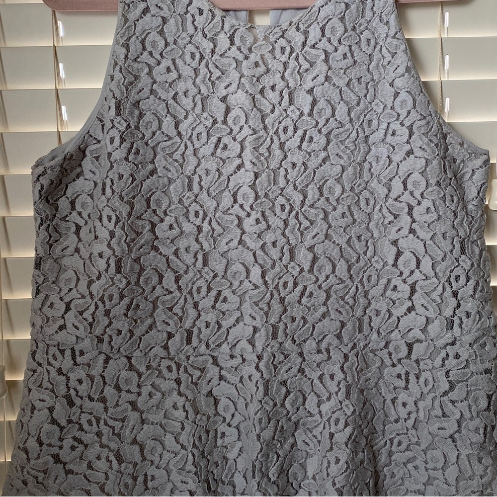 LOFT Dove Gray Lace Peplum Sleeveless Top ⬜️ - Picture 2 of 13